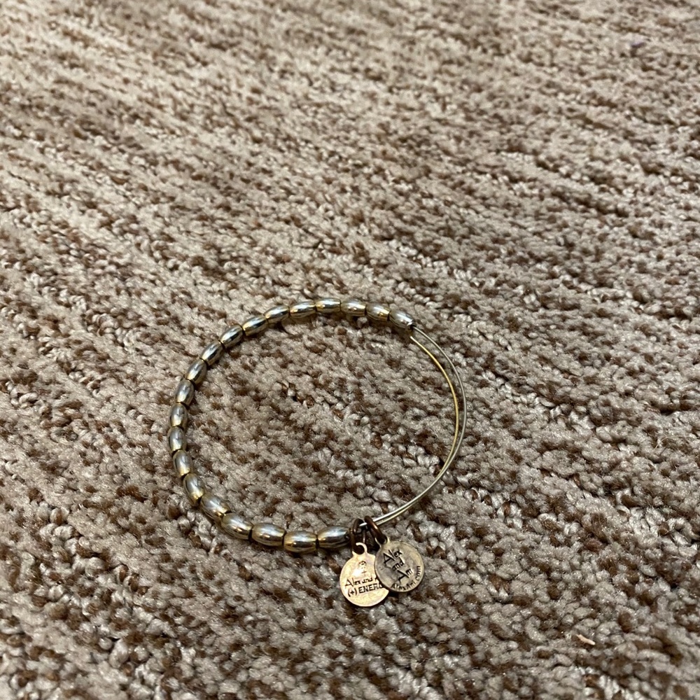 Bracelets - Picture 3 of 7